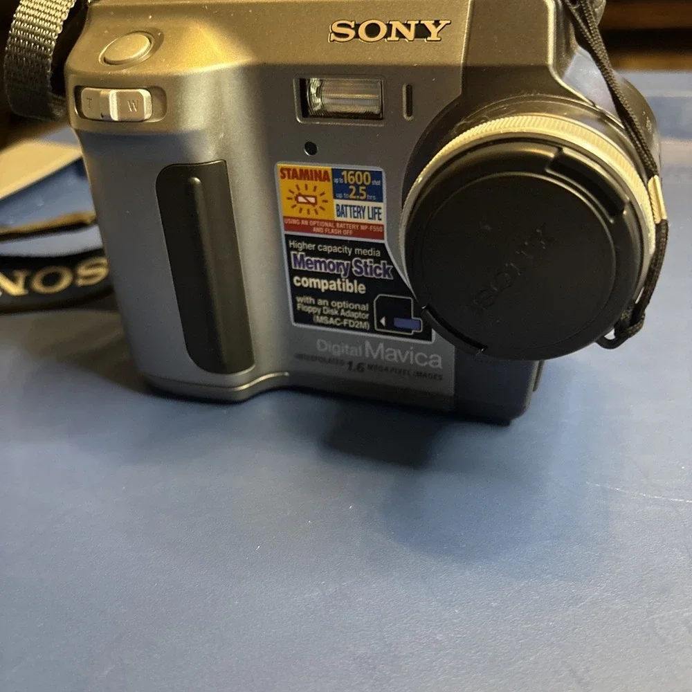 Vintage Sony MVC-FD90 Digital Mavica Camera 16x Zoom FD Drive 1.6MP Untested